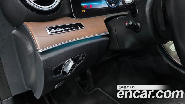Mercedes-Benz E-Class (W213) E300e Exclusive 2019 — фото 19