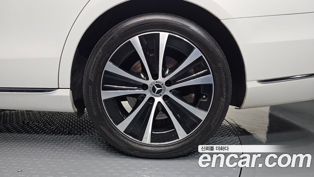 Mercedes-Benz E-Class (W213) E300e Exclusive 2019 — фото 21
