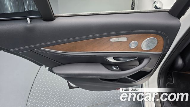 Mercedes-Benz E-Class (W213) E300e Exclusive 2019 — фото 25