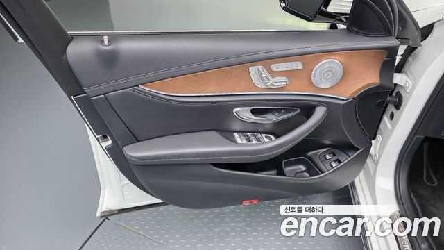 Mercedes-Benz E-Class (W213) E300e Exclusive 2019 — фото 27