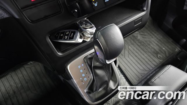 Hyundai Staria Tourer 11-Seater Modern 2023 — фото 9