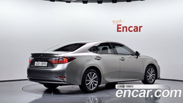 Lexus ES300h Supreme XV60 2016 — фото 2