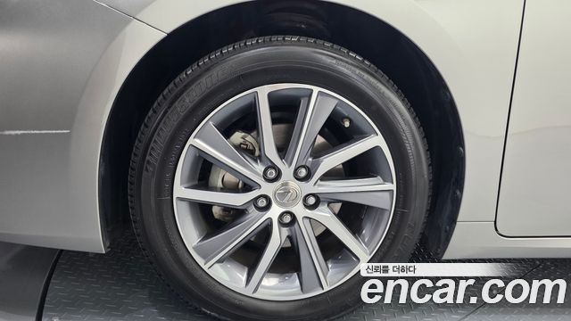 Lexus ES300h Supreme XV60 2016 — фото 5