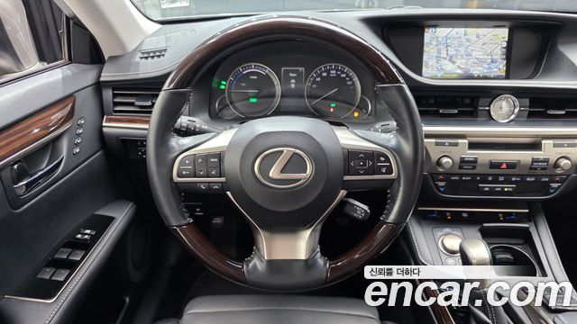 Lexus ES300h Supreme XV60 2016 — фото 13