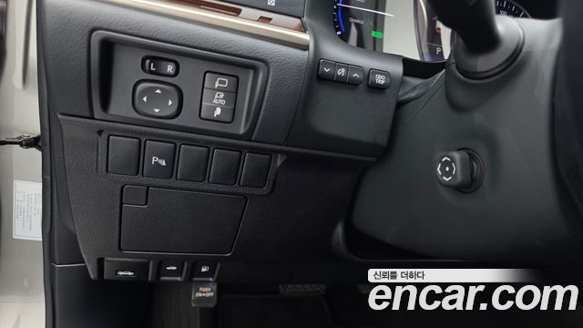 Lexus ES300h Supreme XV60 2016 — фото 18
