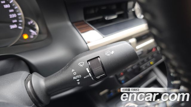 Lexus ES300h Supreme XV60 2016 — фото 19