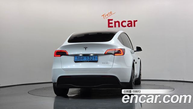Tesla Model Y Long Range AWD 2024 — фото 4