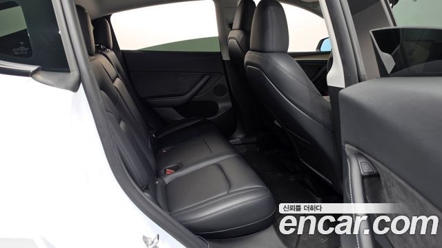 Tesla Model Y Long Range AWD 2024 — фото 11