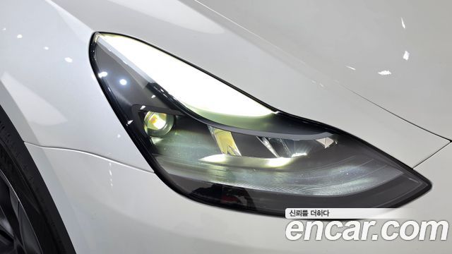 Tesla Model Y Long Range AWD 2024 — фото 22