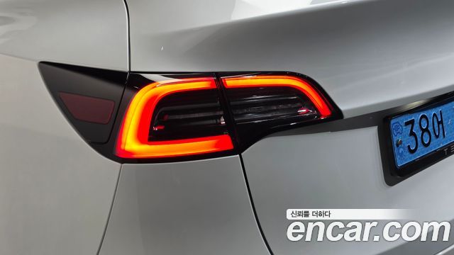 Tesla Model Y Long Range AWD 2024 — фото 23