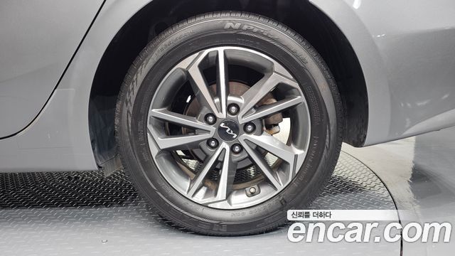 Kia K3 (II) 1.6 Prestige 2023 — фото 21