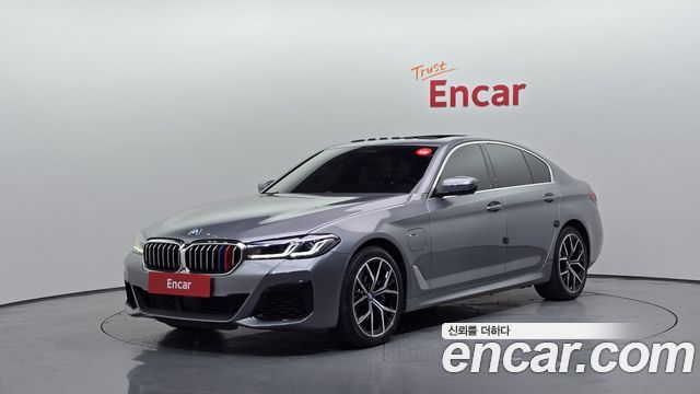 BMW 5 Series (G30) 530e M Sport 2023 — фото 1
