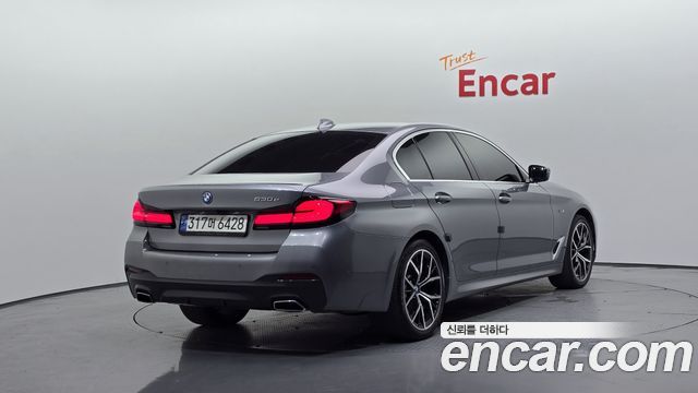 BMW 5 Series (G30) 530e M Sport 2023 — фото 2