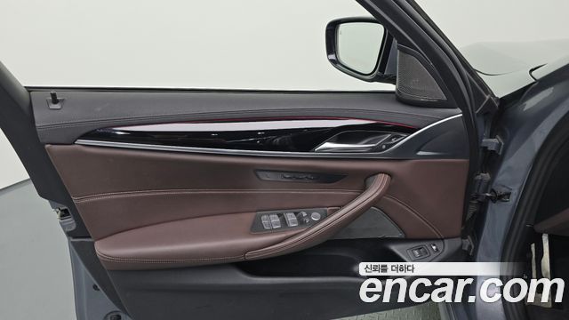 BMW 5 Series (G30) 530e M Sport 2023 — фото 24