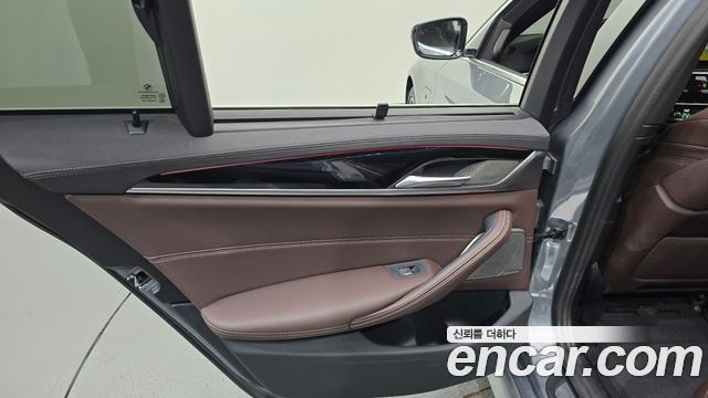 BMW 5 Series (G30) 530e M Sport 2023 — фото 25