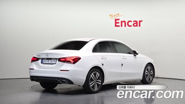 Mercedes-Benz A-Class (W177) A200d Sedan 2021 — фото 2