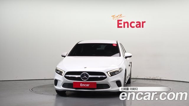 Mercedes-Benz A-Class (W177) A200d Sedan 2021 — фото 3