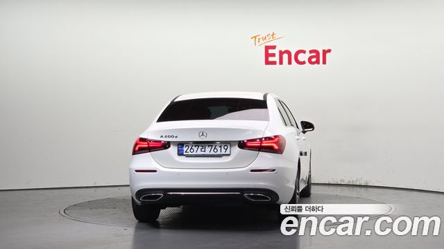 Mercedes-Benz A-Class (W177) A200d Sedan 2021 — фото 4