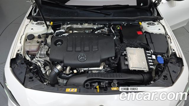 Mercedes-Benz A-Class (W177) A200d Sedan 2021 — фото 6