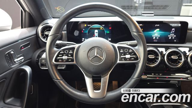 Mercedes-Benz A-Class (W177) A200d Sedan 2021 — фото 13