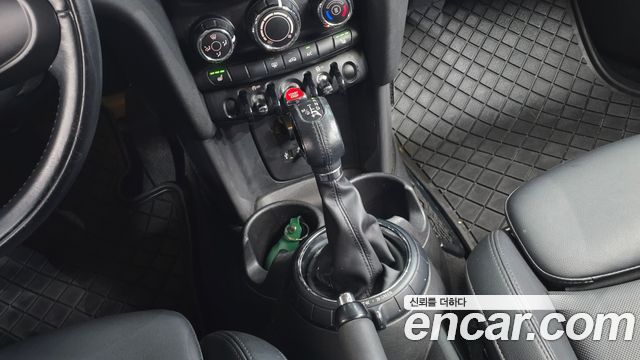 MINI Cooper 5Door Standard 3rd 2015 — фото 9