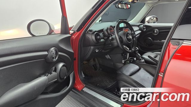 MINI Cooper 5Door Standard 3rd 2015 — фото 10