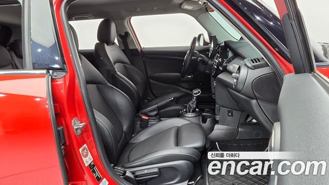 MINI Cooper 5Door Standard 3rd 2015 — фото 15
