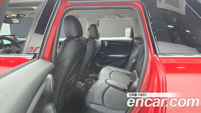 MINI Cooper 5Door Standard 3rd 2015 — фото 16