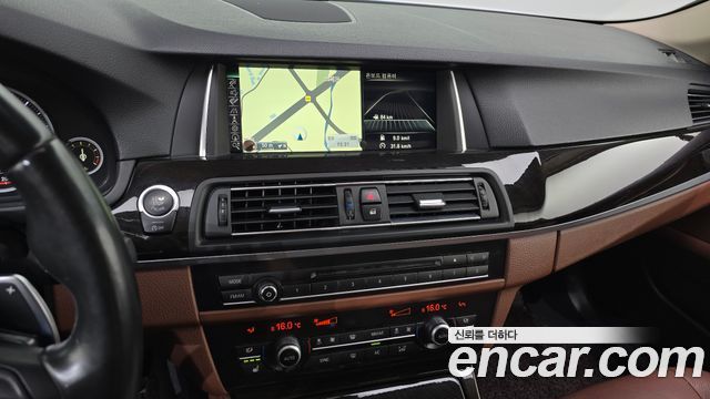 BMW 5 Series (F10) 528i xDrive M Aero Dynamic 2016 — фото 12