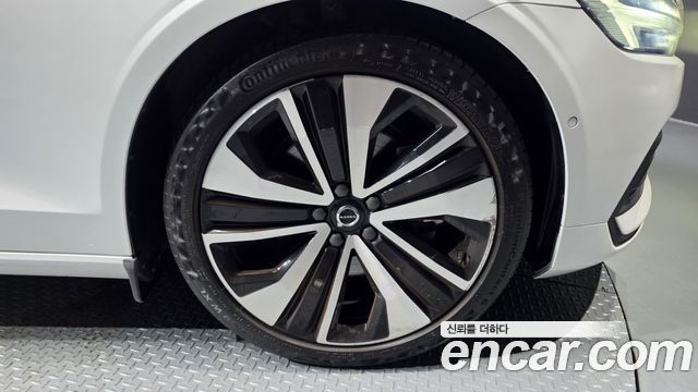 Volvo S60 (III) B5 Ultimate Bright 2023 — фото 5