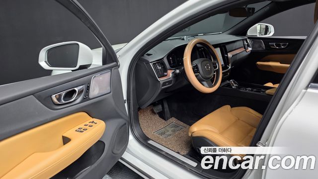 Volvo S60 (III) B5 Ultimate Bright 2023 — фото 10