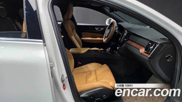 Volvo S60 (III) B5 Ultimate Bright 2023 — фото 11