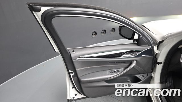 BMW 5 Series (G30) 520i Luxury 2018 — фото 24