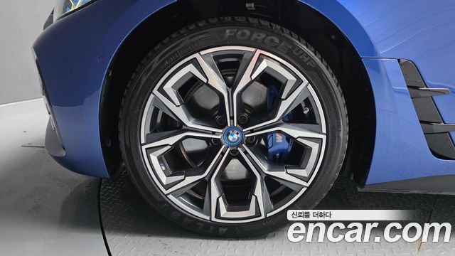 BMW i4 eDrive40 M Sports Pro 2024 — фото 5