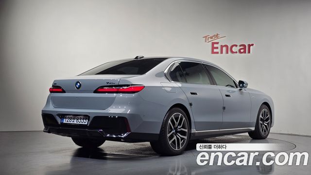 BMW 7 Series (G70) 740i xDrive M Sport 2025 — фото 2