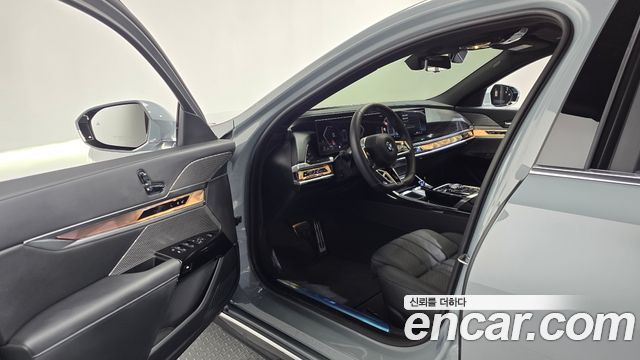 BMW 7 Series (G70) 740i xDrive M Sport 2025 — фото 10