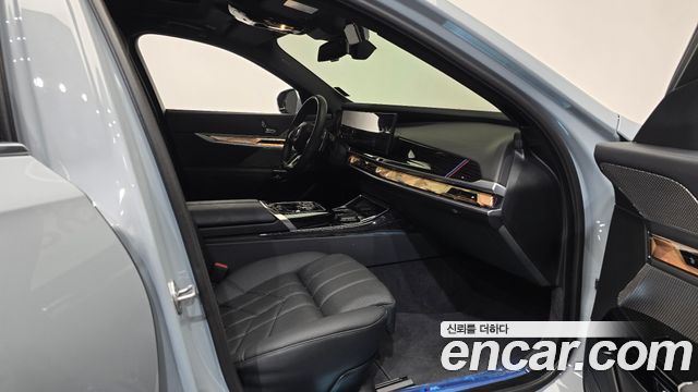 BMW 7 Series (G70) 740i xDrive M Sport 2025 — фото 26