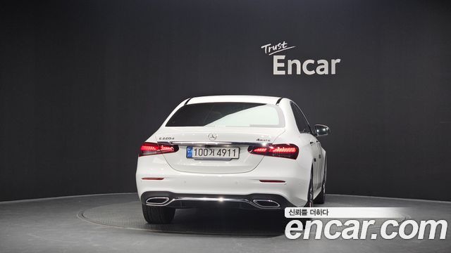 Mercedes-Benz E-Class (W213) E220d 4MATIC AMG Line 2021 — фото 4