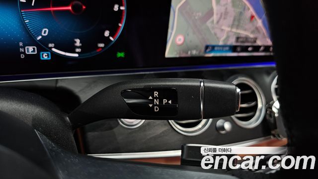 Mercedes-Benz E-Class (W213) E220d 4MATIC AMG Line 2021 — фото 9
