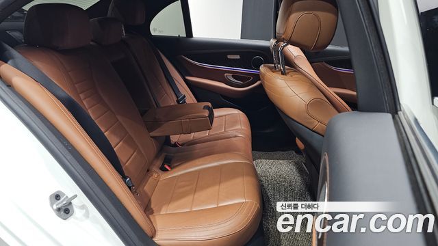 Mercedes-Benz E-Class (W213) E220d 4MATIC AMG Line 2021 — фото 11