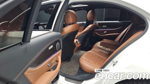Mercedes-Benz E-Class (W213) E220d 4MATIC AMG Line 2021 — фото 12