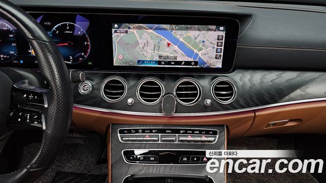 Mercedes-Benz E-Class (W213) E220d 4MATIC AMG Line 2021 — фото 14