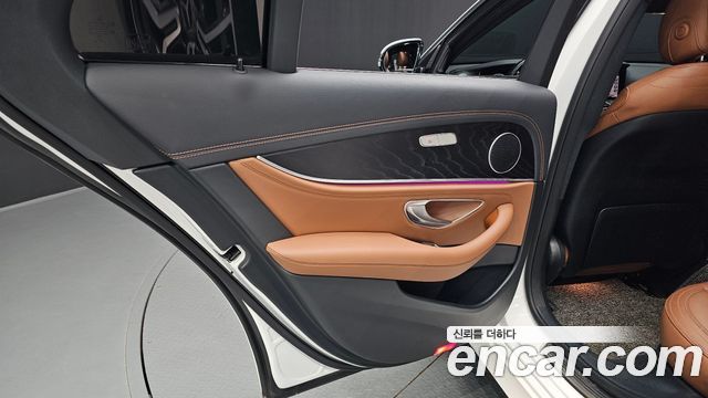 Mercedes-Benz E-Class (W213) E220d 4MATIC AMG Line 2021 — фото 25
