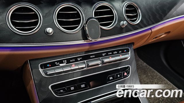 Mercedes-Benz E-Class (W213) E220d 4MATIC AMG Line 2021 — фото 32