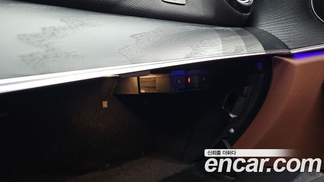 Mercedes-Benz E-Class (W213) E220d 4MATIC AMG Line 2021 — фото 36