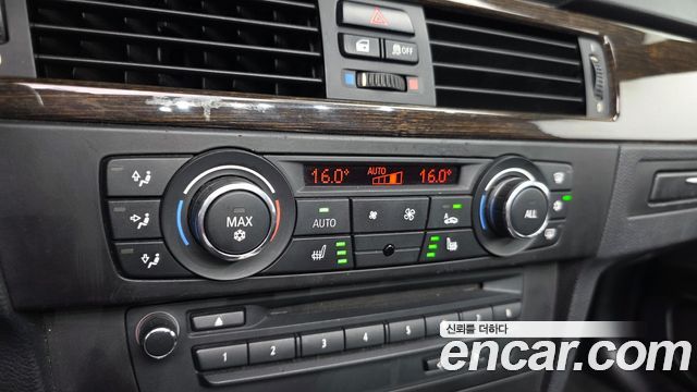 BMW 3 Series (E90) 328i convertible 2011 — фото 16