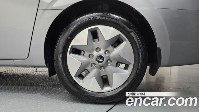 Hyundai Staria 4WD Tourer 9-Seater Modern 2023 — фото 21