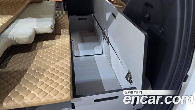 Kia Carnival (IV) Gasoline 9-seater Limousine(Special vehicle) 2023 — фото 13