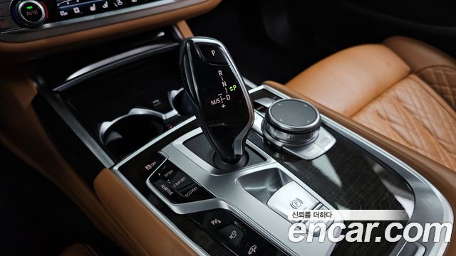 BMW 7 Series (G11) 730Ld xDrive Design Pure Excellence 2021 — фото 9