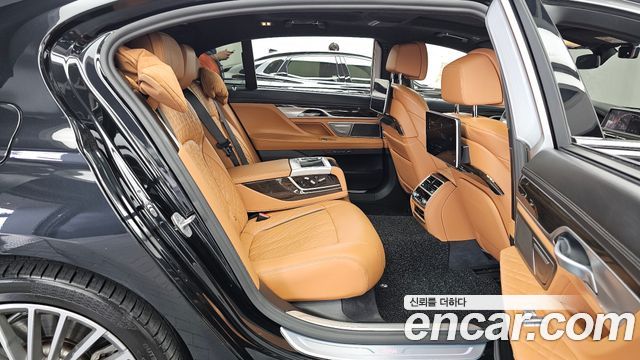 BMW 7 Series (G11) 730Ld xDrive Design Pure Excellence 2021 — фото 16